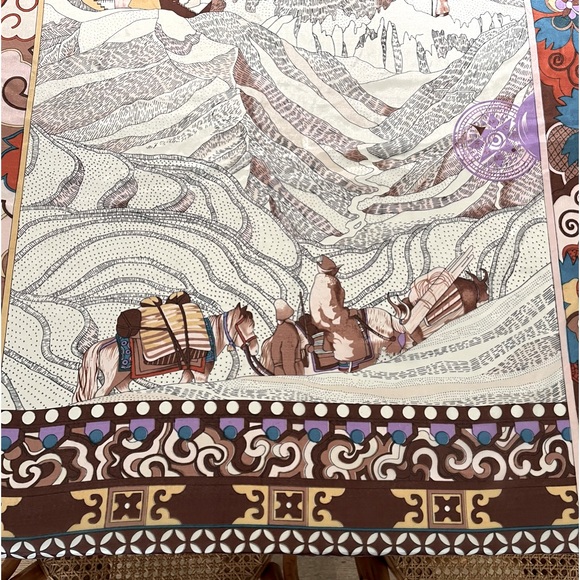 La Femme Aux Semelles de Vent Silky Scarf Wrap - Picture 5 of 16